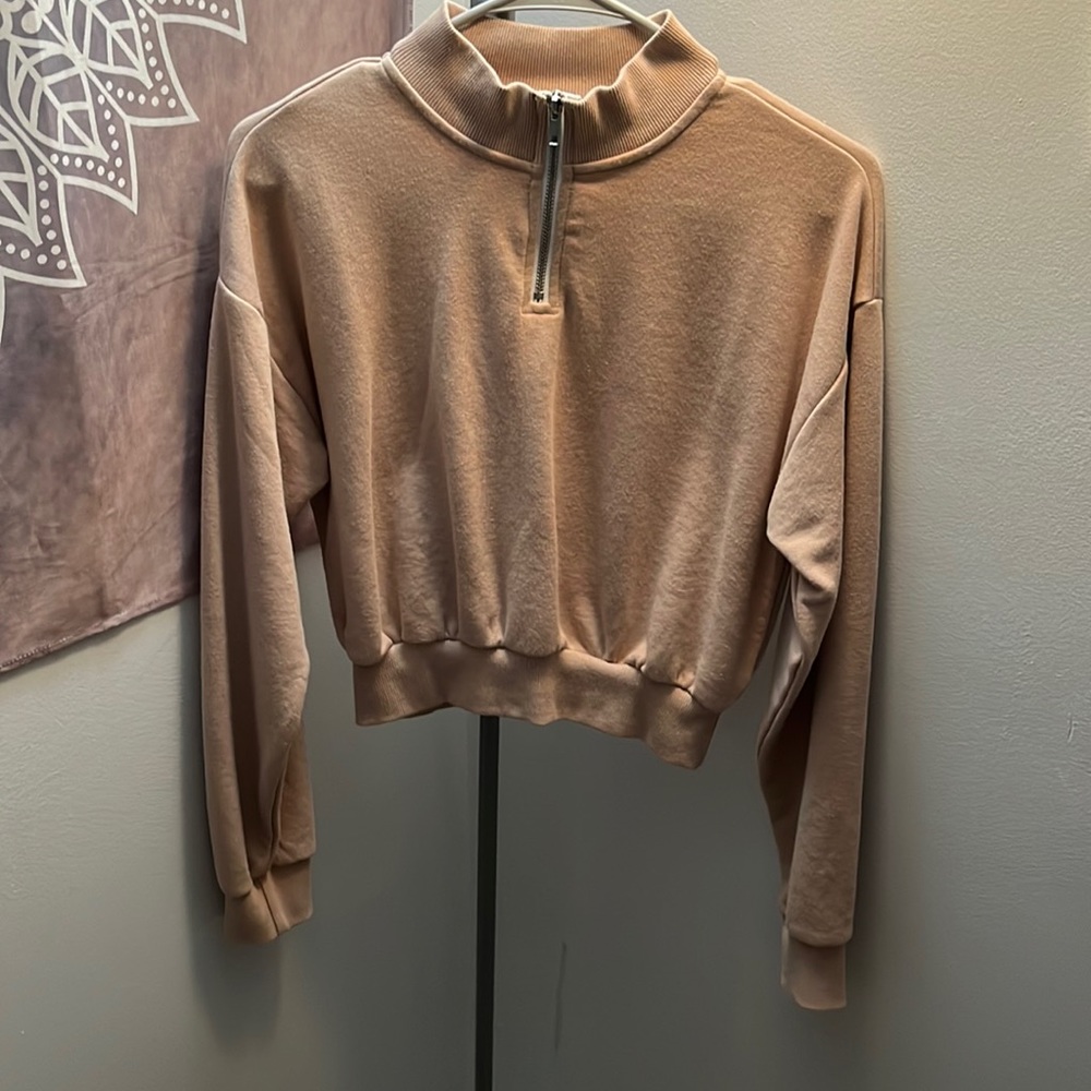 Cropped, Half-zipped crewneck